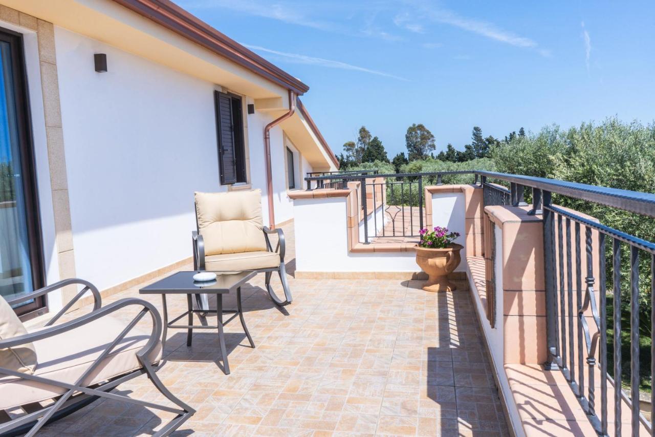 Relais Ruggiero Bed & Breakfast Le Castella  Exterior photo