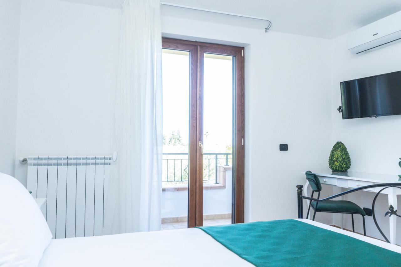 Relais Ruggiero Bed & Breakfast Le Castella  Exterior photo